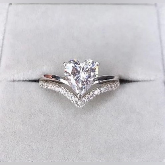 Exquisite White Sapphire 925 Sterling Silver Heart Shaped Ring Size 5 1/2 - Picture 3 of 15